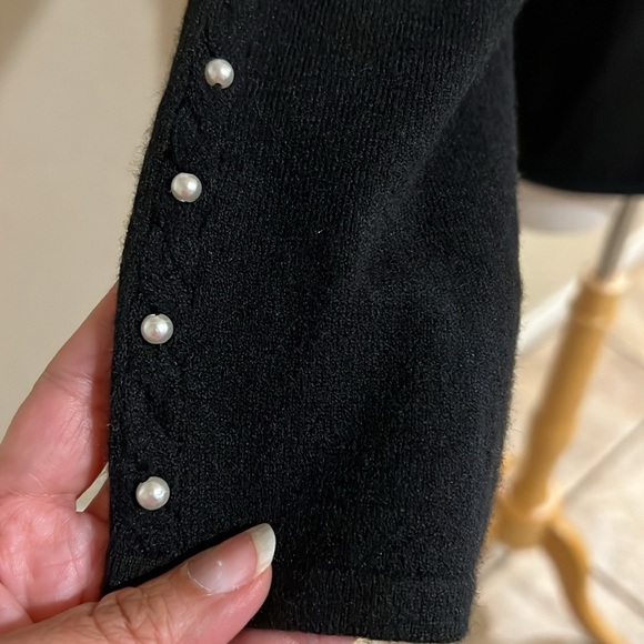 Soft surroundings sweater with pearl detailing on sleeves womens size PM - Picture 4 of 6